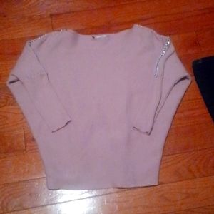 Pale pink 3/4 sleeve sweater